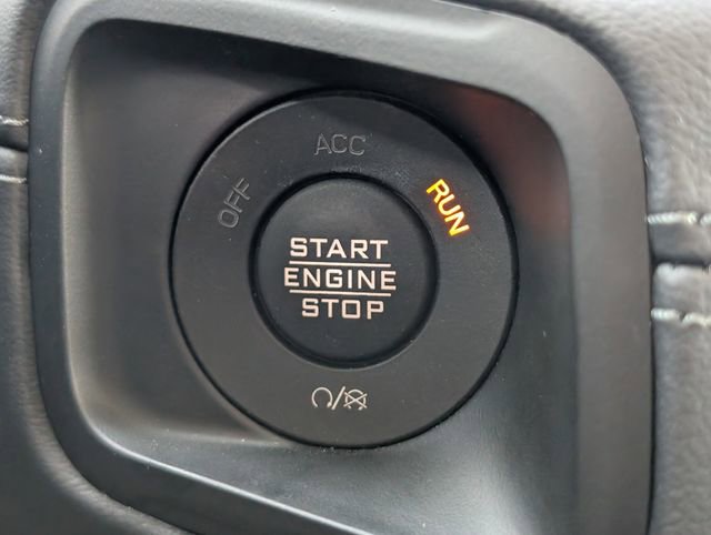 Used 2025 Jeep Wrangler Unlimited Sahara AWD/4WD image 25