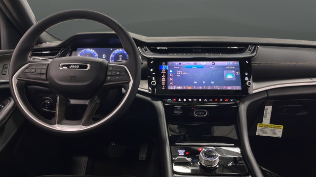 New 2026 Jeep Grand Cherokee Limited AWD/4WD image 11