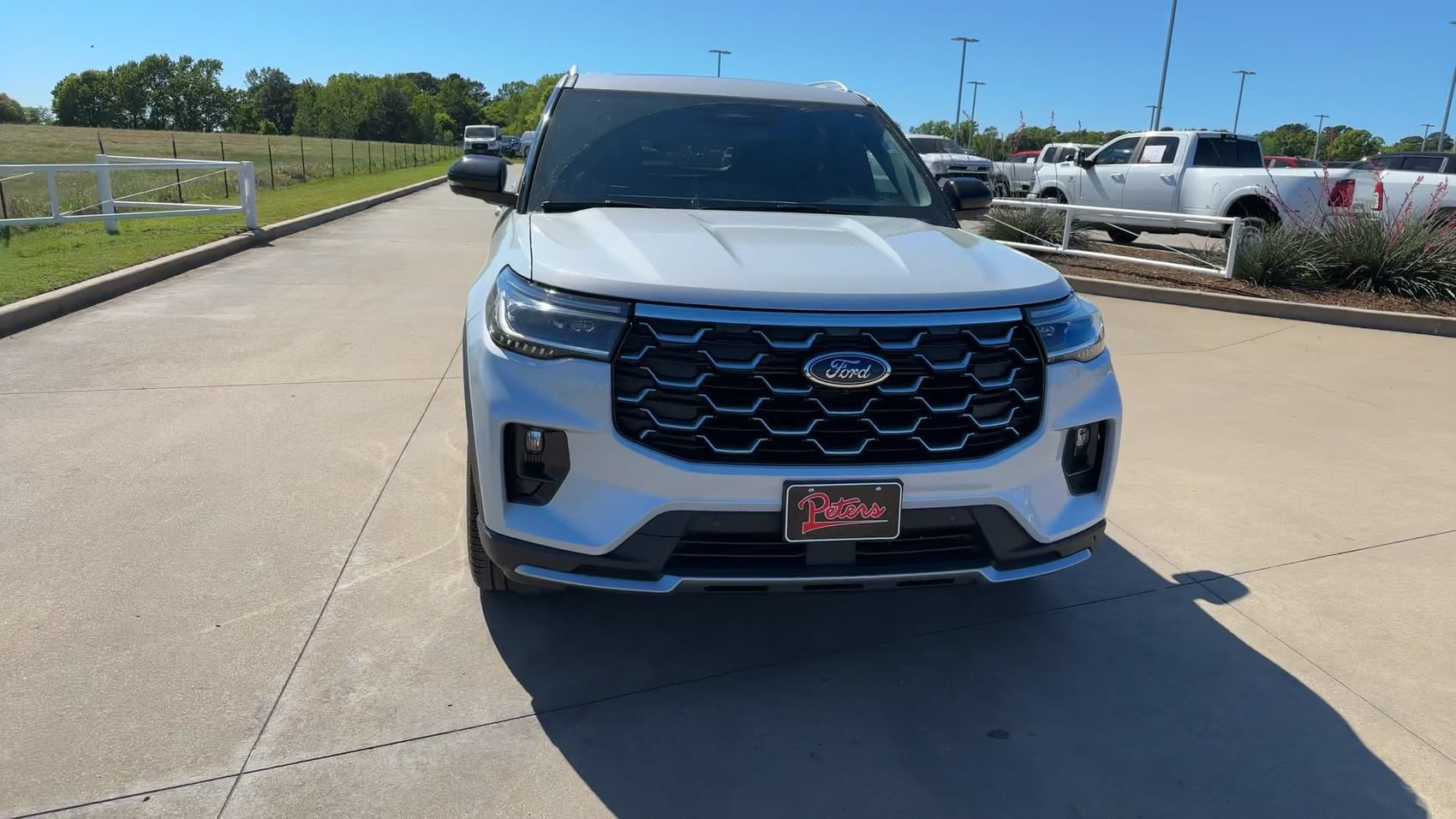 Used 2025 Ford Explorer Platinum w/ LUX Leather Package AWD/4WD image 4