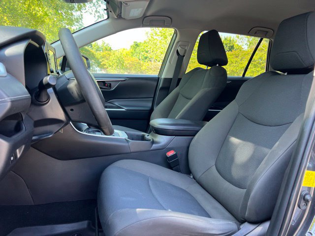 Used 2022 Toyota RAV4 LE FWD image 13
