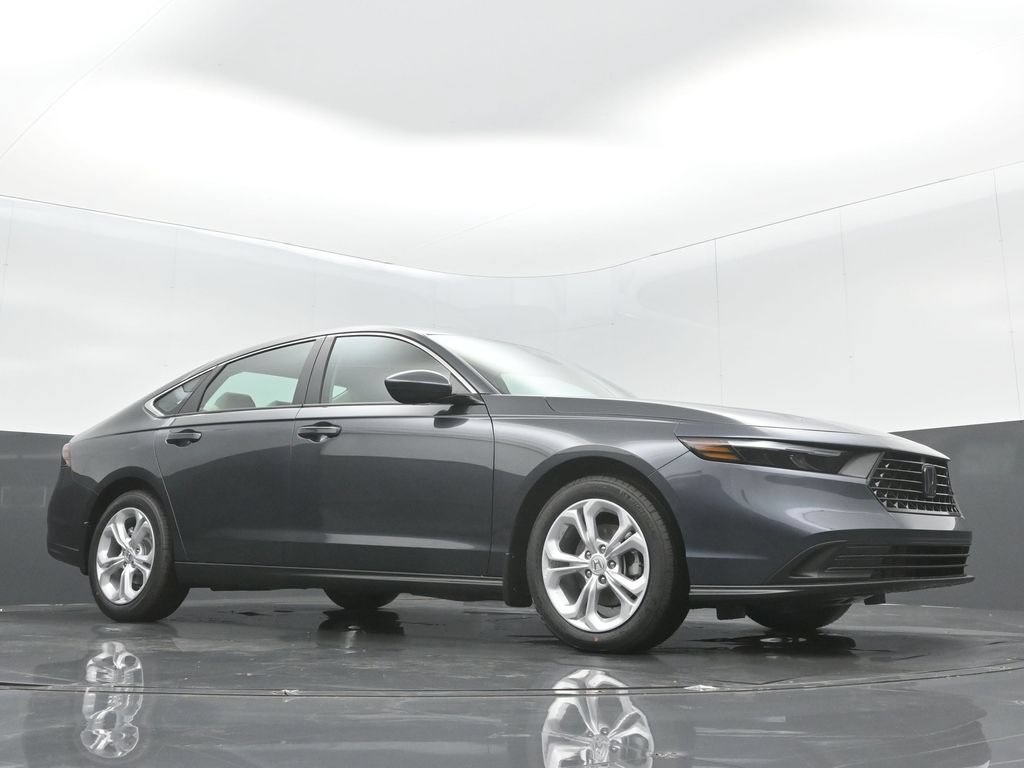 Used 2025 Honda Accord LX image 9