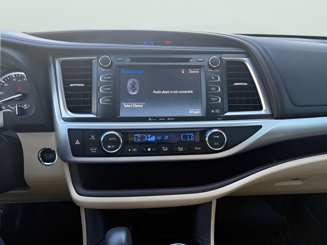 Used 2017 Toyota Highlander XLE FWD image 19