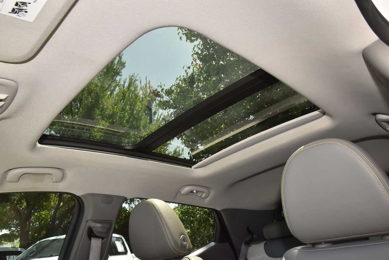 Used 2023 Chevrolet Bolt EUV Premier w/ Sun & Sound Package FWD image 31