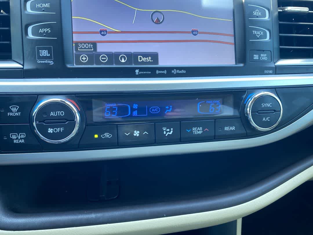 Used 2018 Toyota Highlander Limited FWD image 19