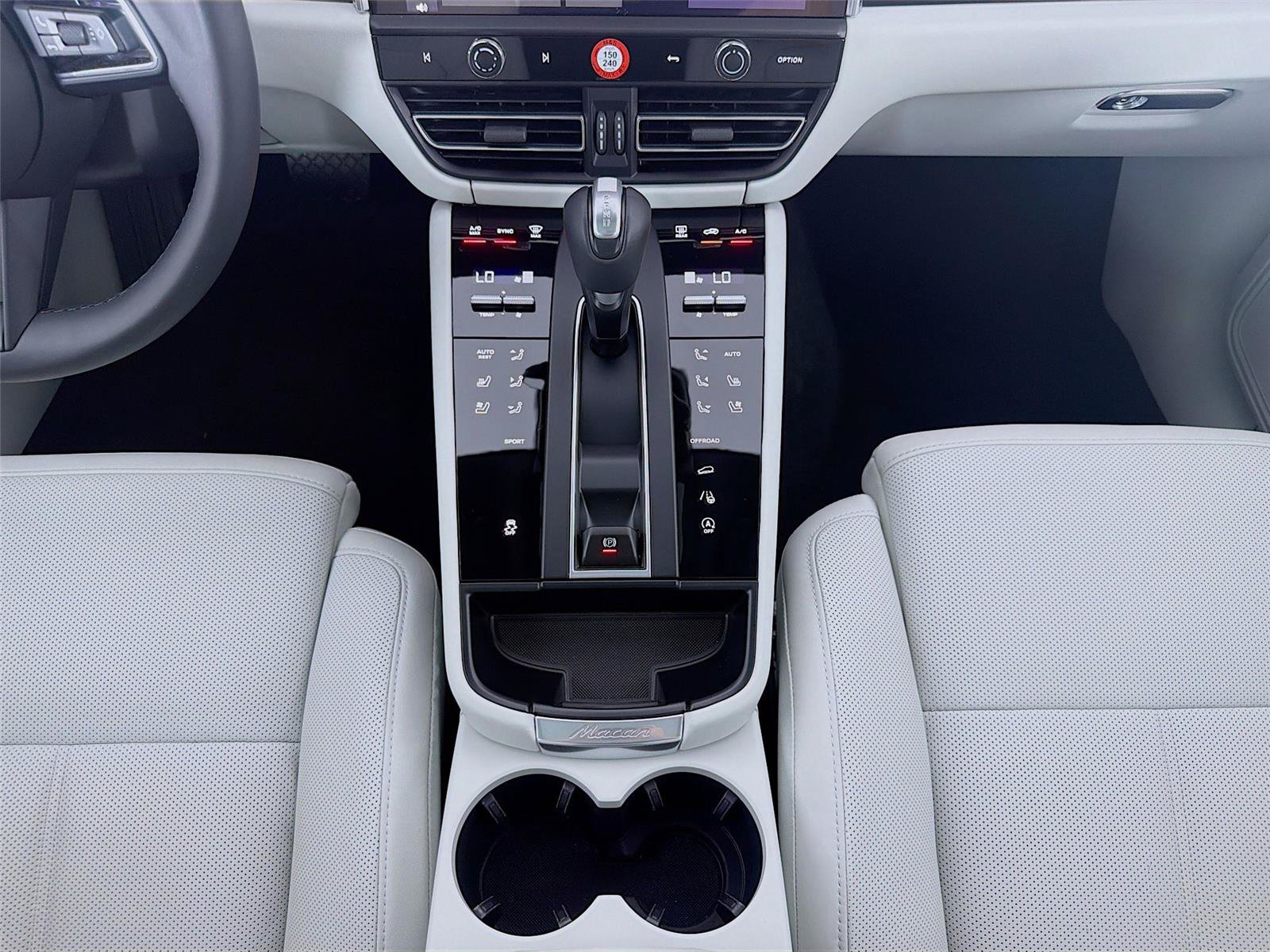 Certified 2026 Porsche Macan Turbo AWD/4WD image 20