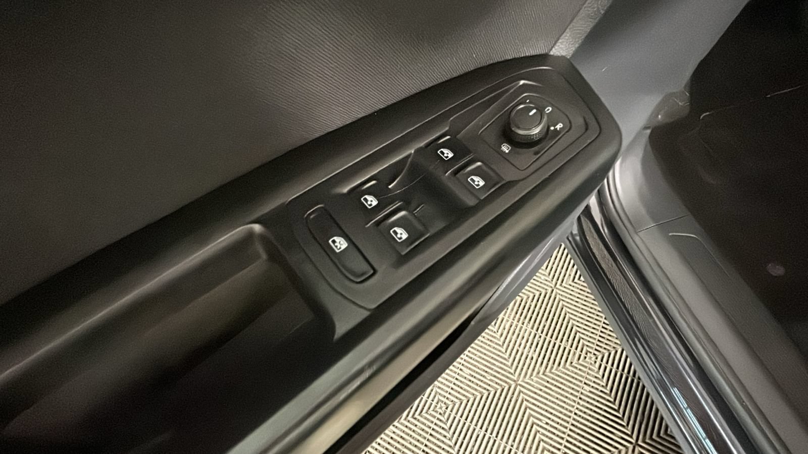 Used 2020 Volkswagen Atlas S w/ Towing Package AWD/4WD image 12