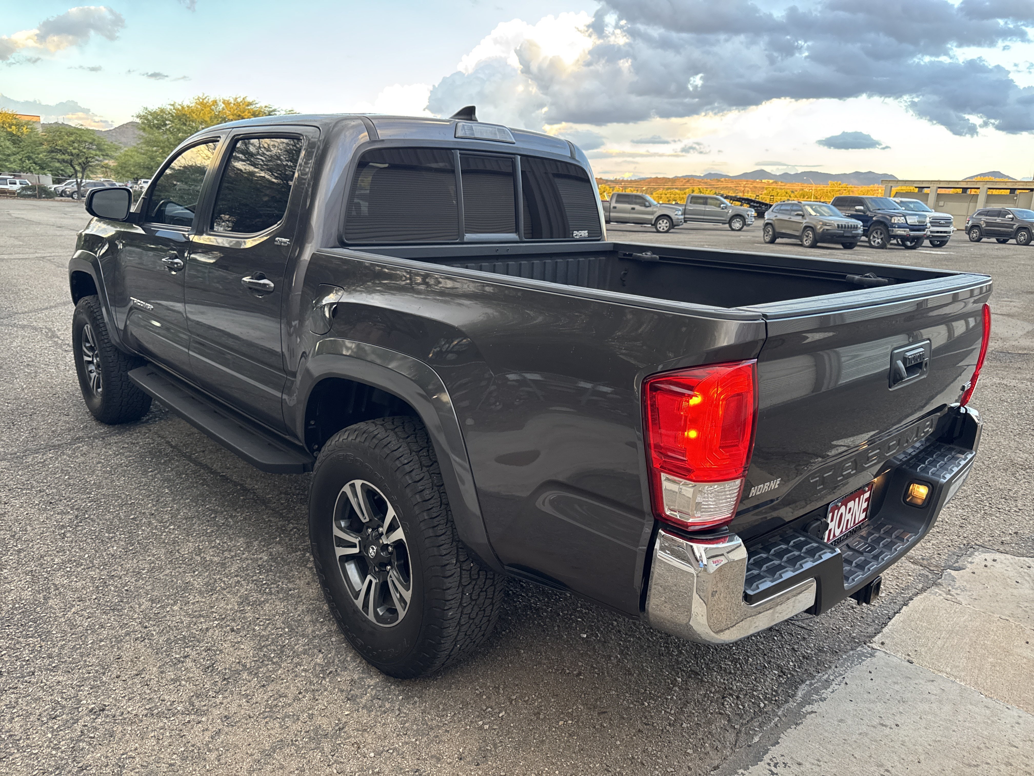 Used 2016 Toyota Tacoma SR5 w/ SR5 Appearance Package (SN) RWD image 5