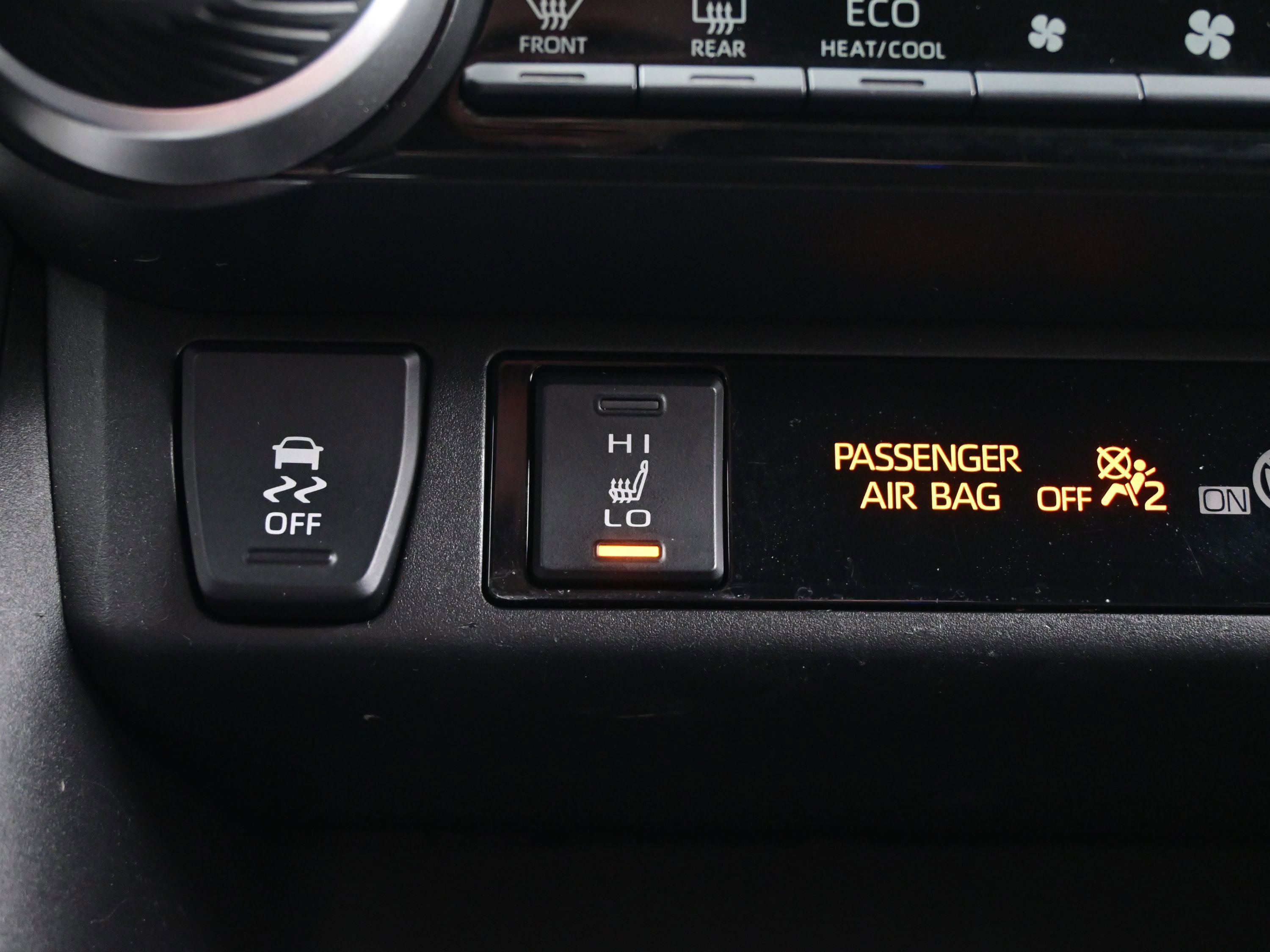 Used 2022 Toyota RAV4 XLE w/ Convenience Package image 22