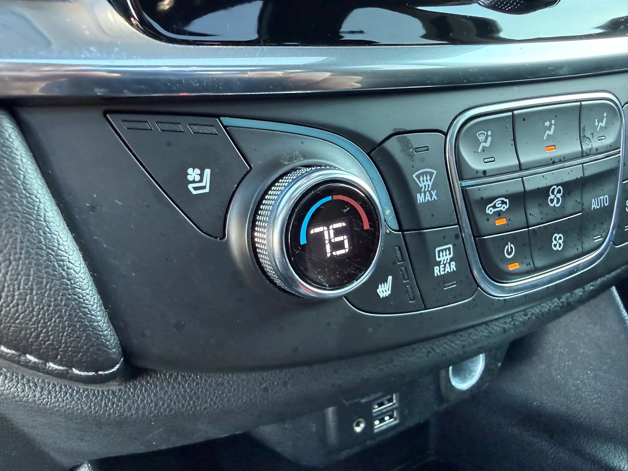 Used 2021 Chevrolet Traverse High Country w/ LPO, Cargo Package AWD/4WD image 28