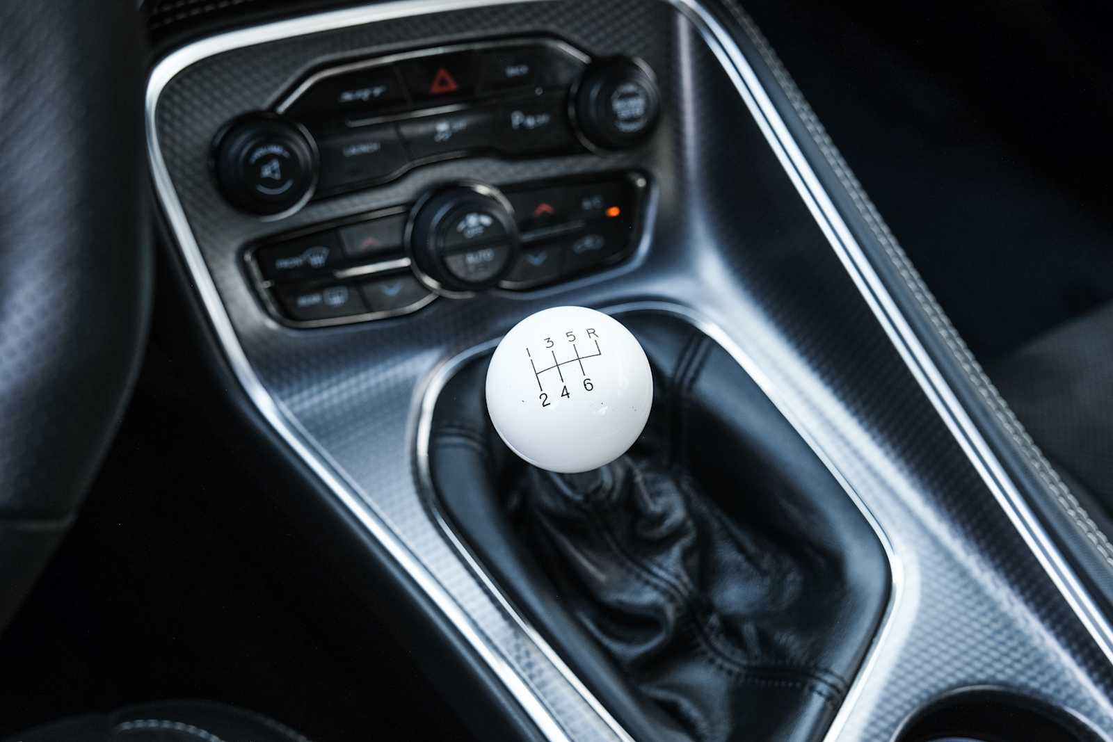 Used 2015 Dodge Challenger SRT Hellcat RWD image 40
