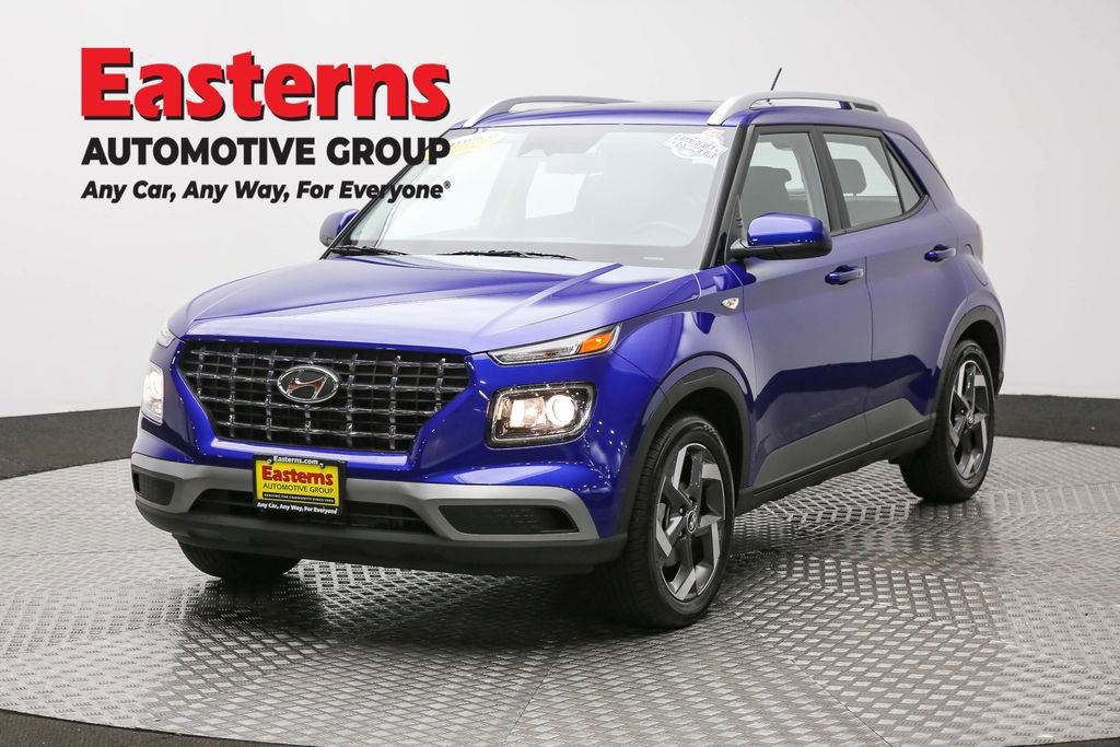 Used 2025 Hyundai Venue SEL image 1