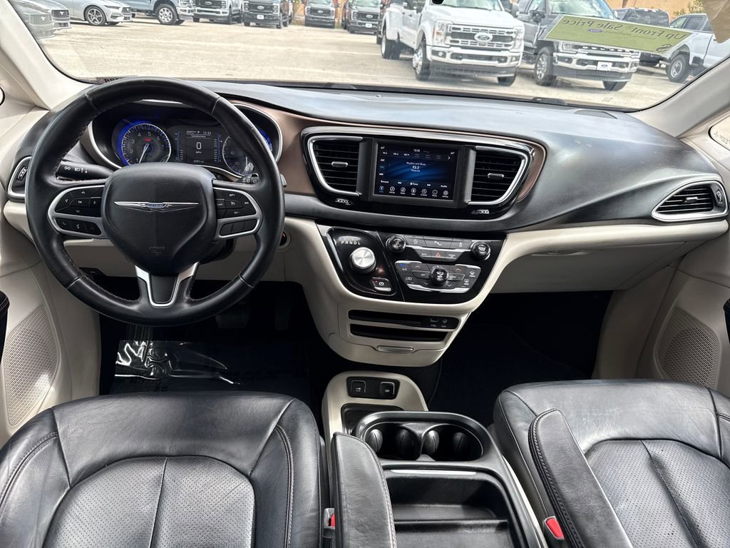 Used 2018 Chrysler Pacifica Touring-L image 5
