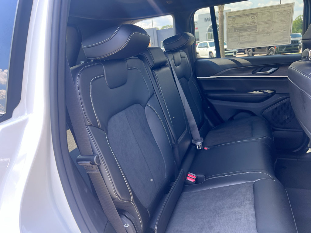 New 2026 Jeep Grand Cherokee Altitude AWD/4WD image 12