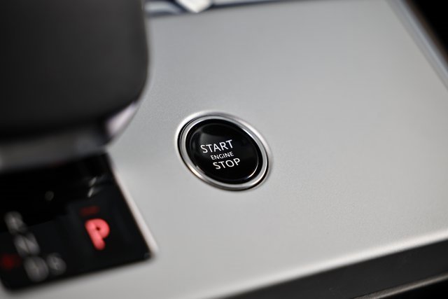 New 2025 Land Rover Range Rover Long Wheelbase SE image 47