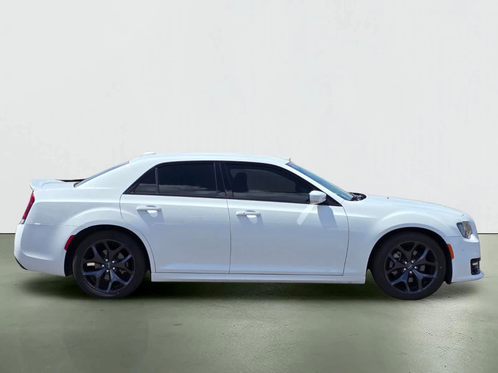 Used 2021 Chrysler 300 S w/ S Model Appearance Package RWD image 7