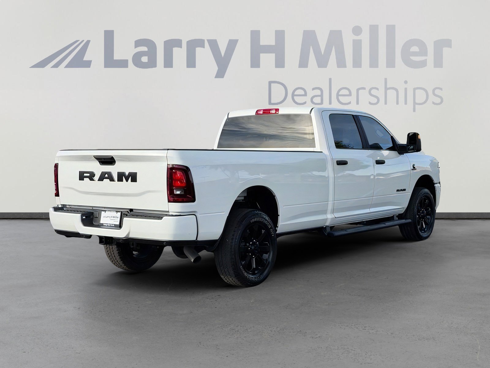 Used 2025 RAM 3500 Big Horn AWD/4WD image 6