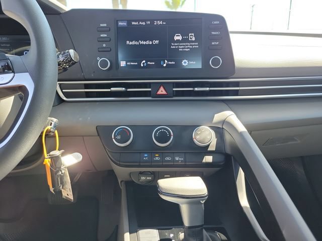 Certified 2026 Hyundai Elantra SE FWD image 13
