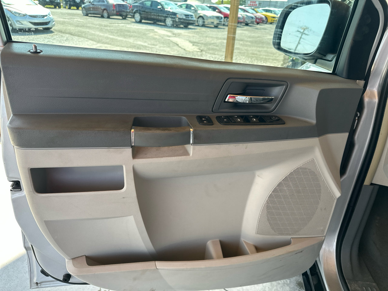 Used 2009 Chrysler Town & Country LX w/ PWR Convenience Group image 29