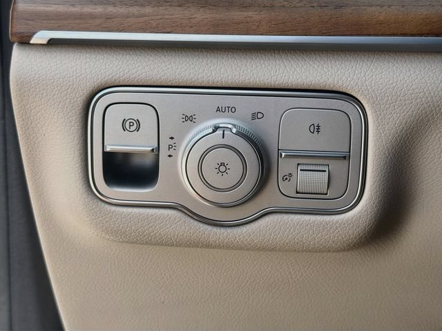 Used 2022 Mercedes-Benz GLS 450 4MATIC image 37