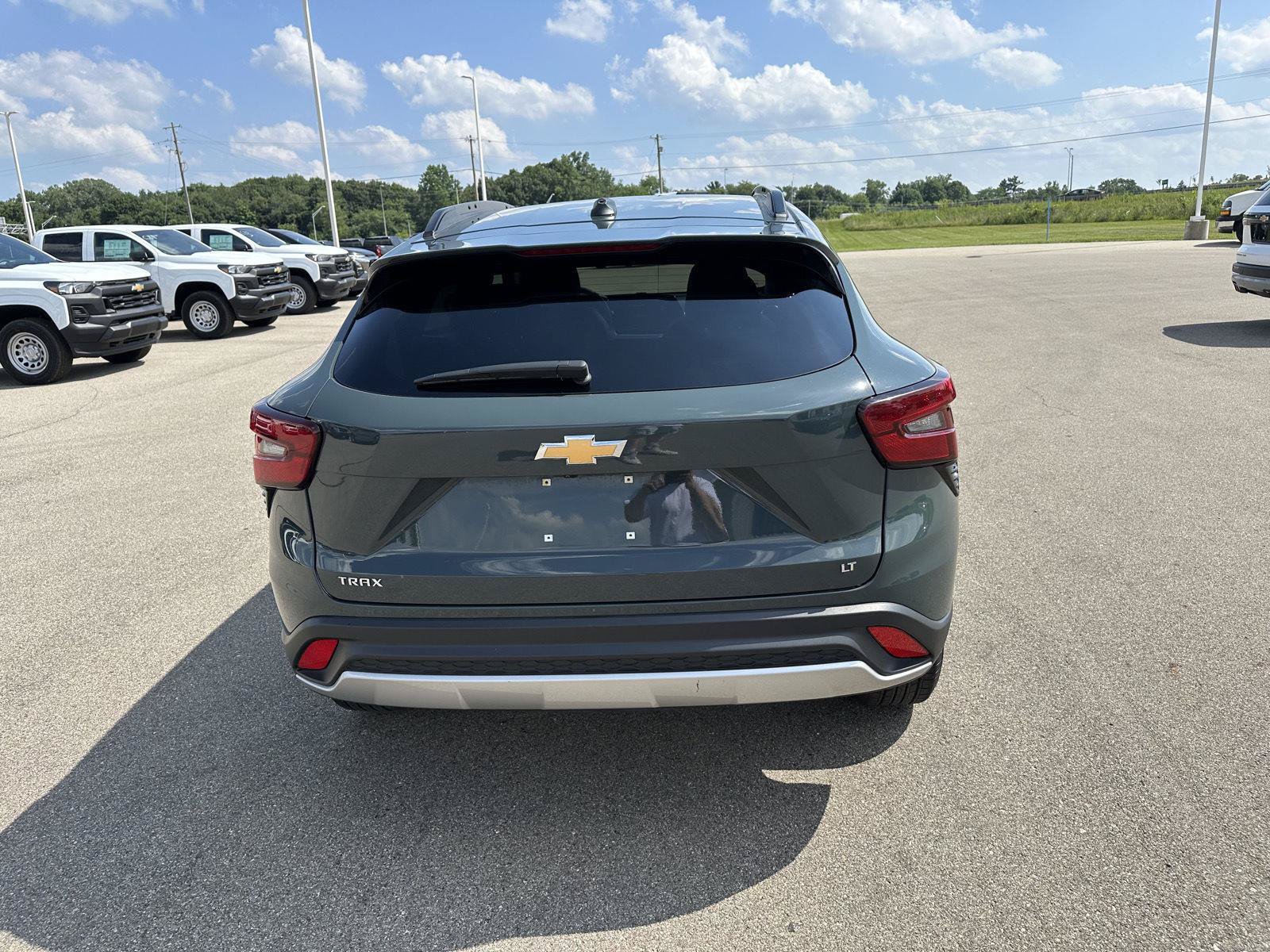Used 2025 Chevrolet Trax LT FWD image 2