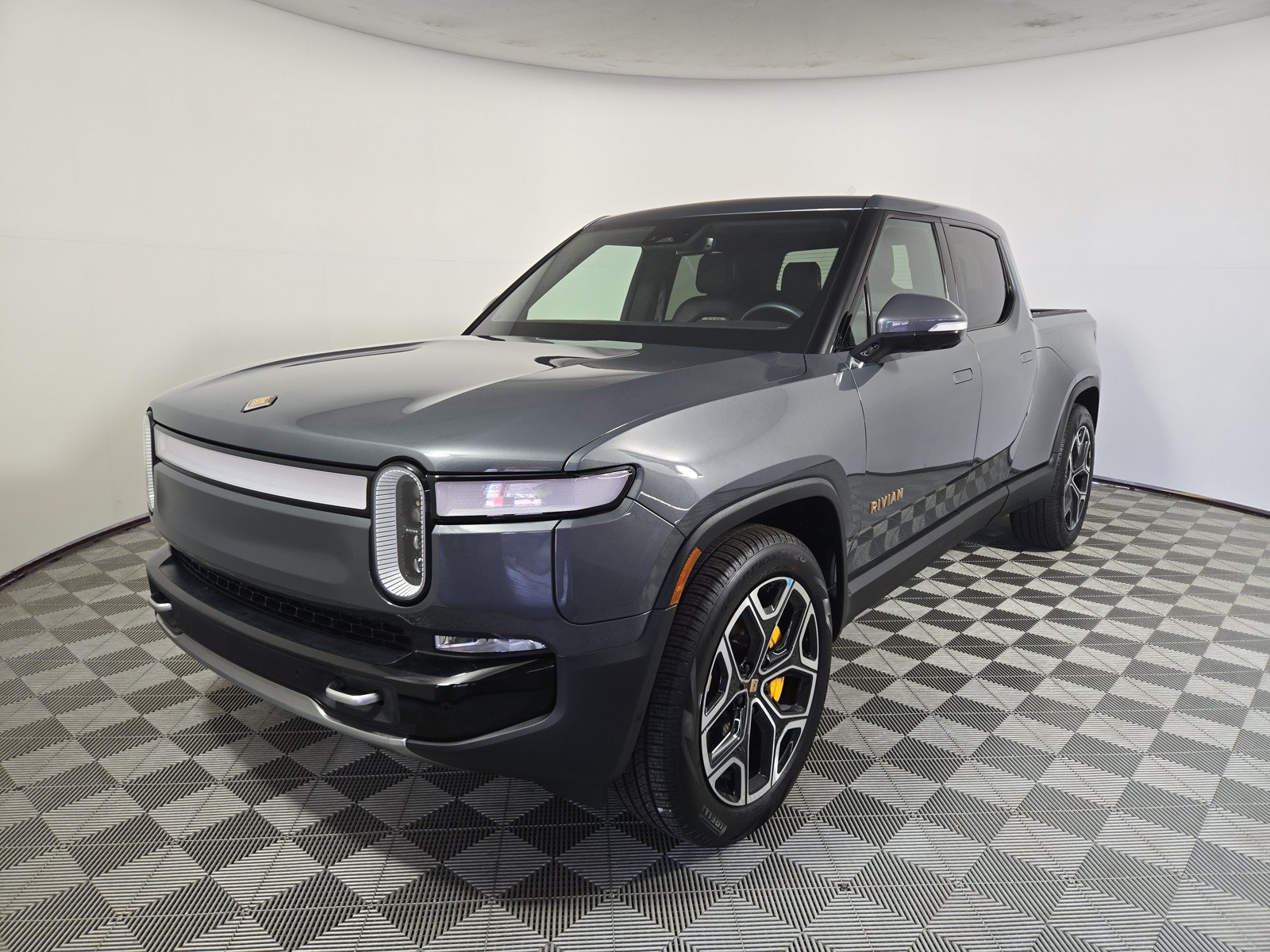 Used 2024 Rivian R1T Adventure AWD/4WD image 1