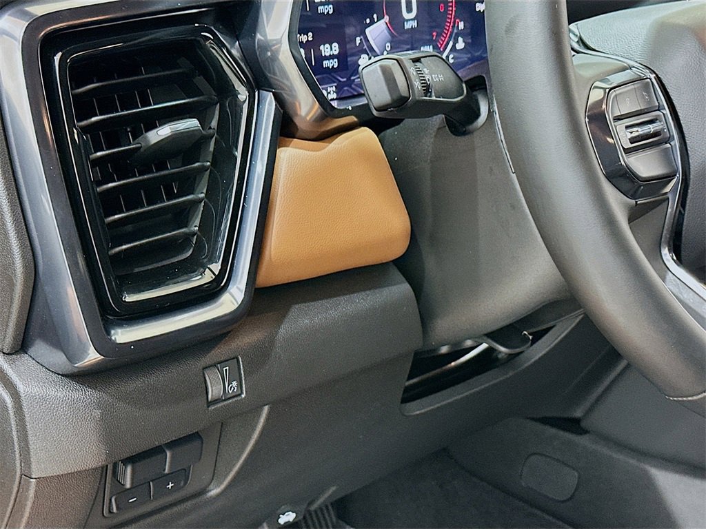 Used 2025 GMC Canyon AT4 image 10