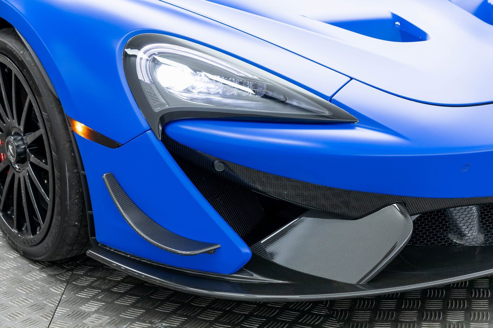 Used 2020 McLaren 620R RWD image 40