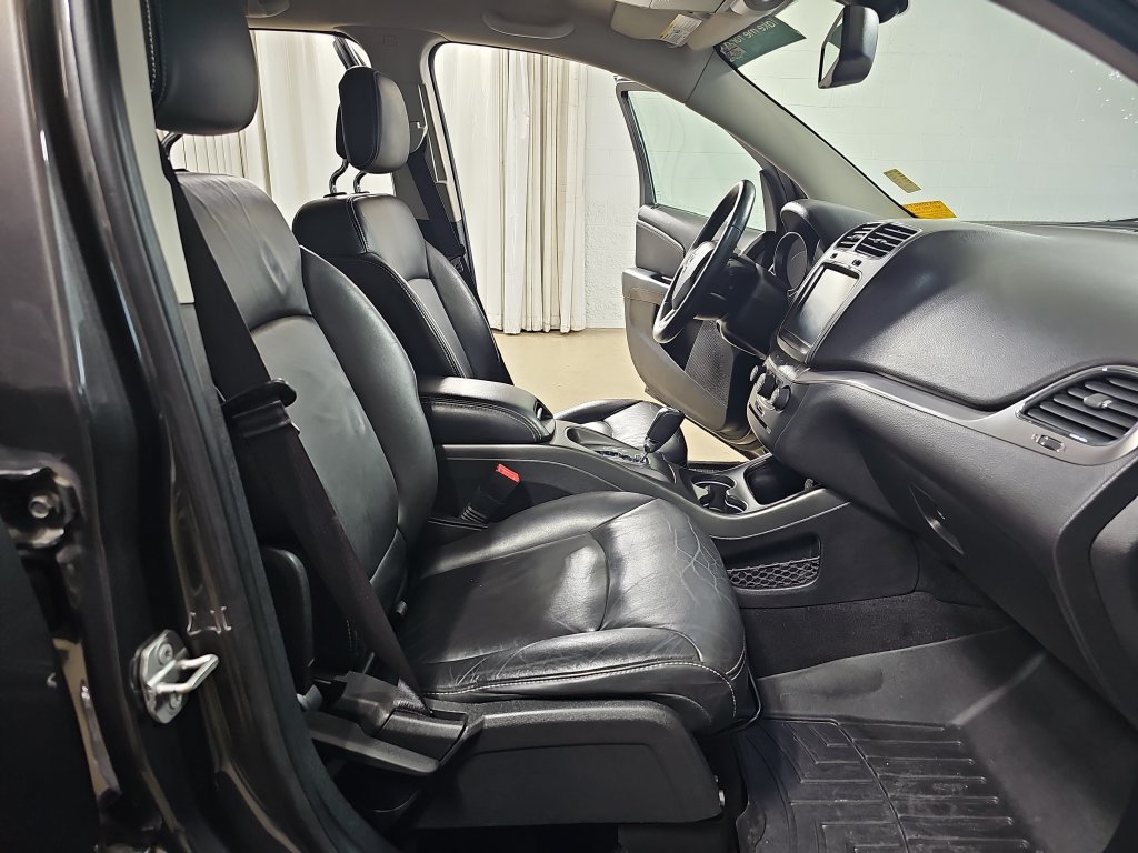 Used 2016 Dodge Journey Crossroad w/ Popular Equipment Group FWD image 13