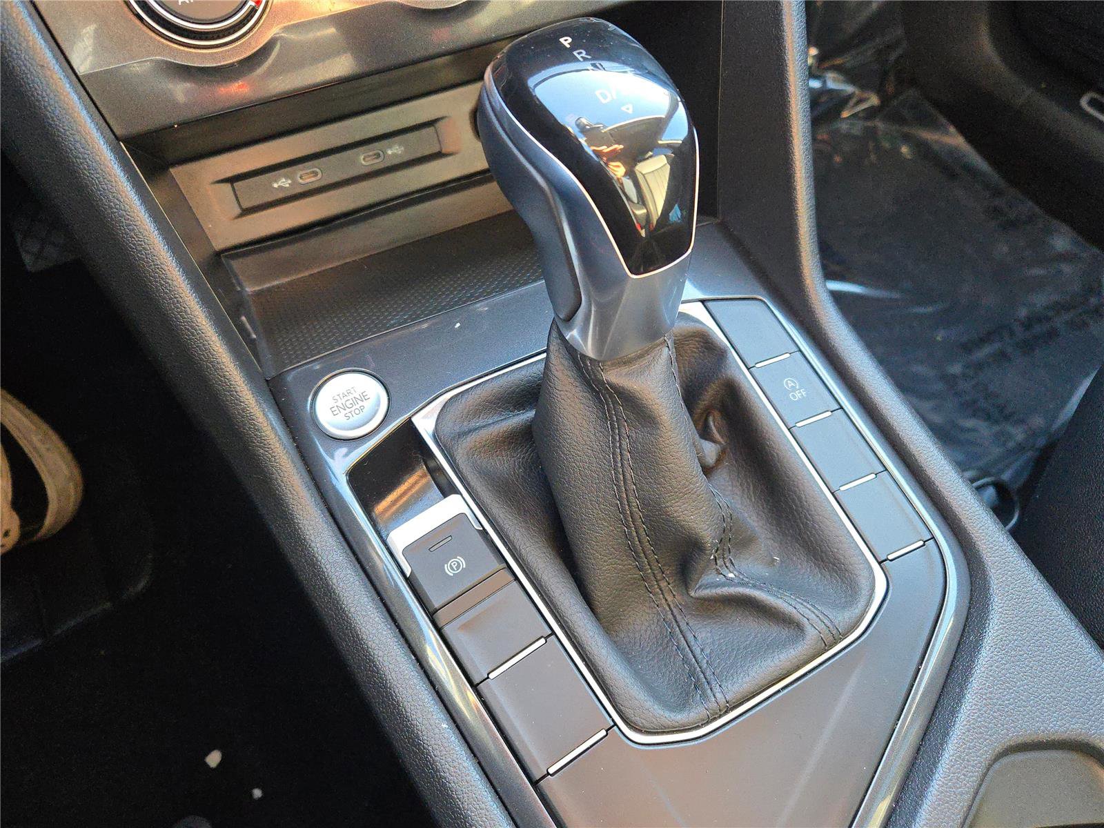 Used 2024 Volkswagen Tiguan Wolfsburg Edition image 32