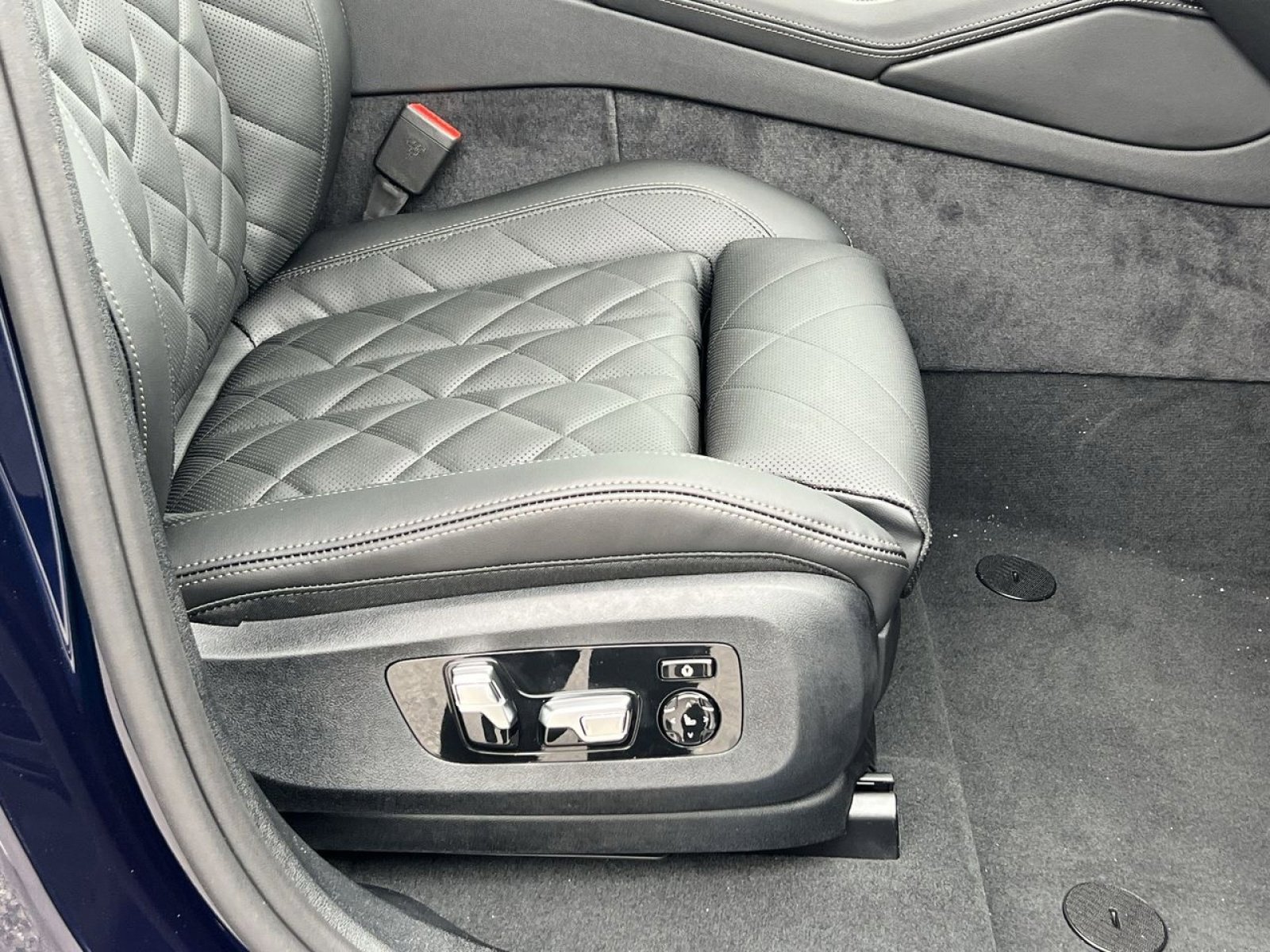 New 2026 BMW X6 M60i image 27