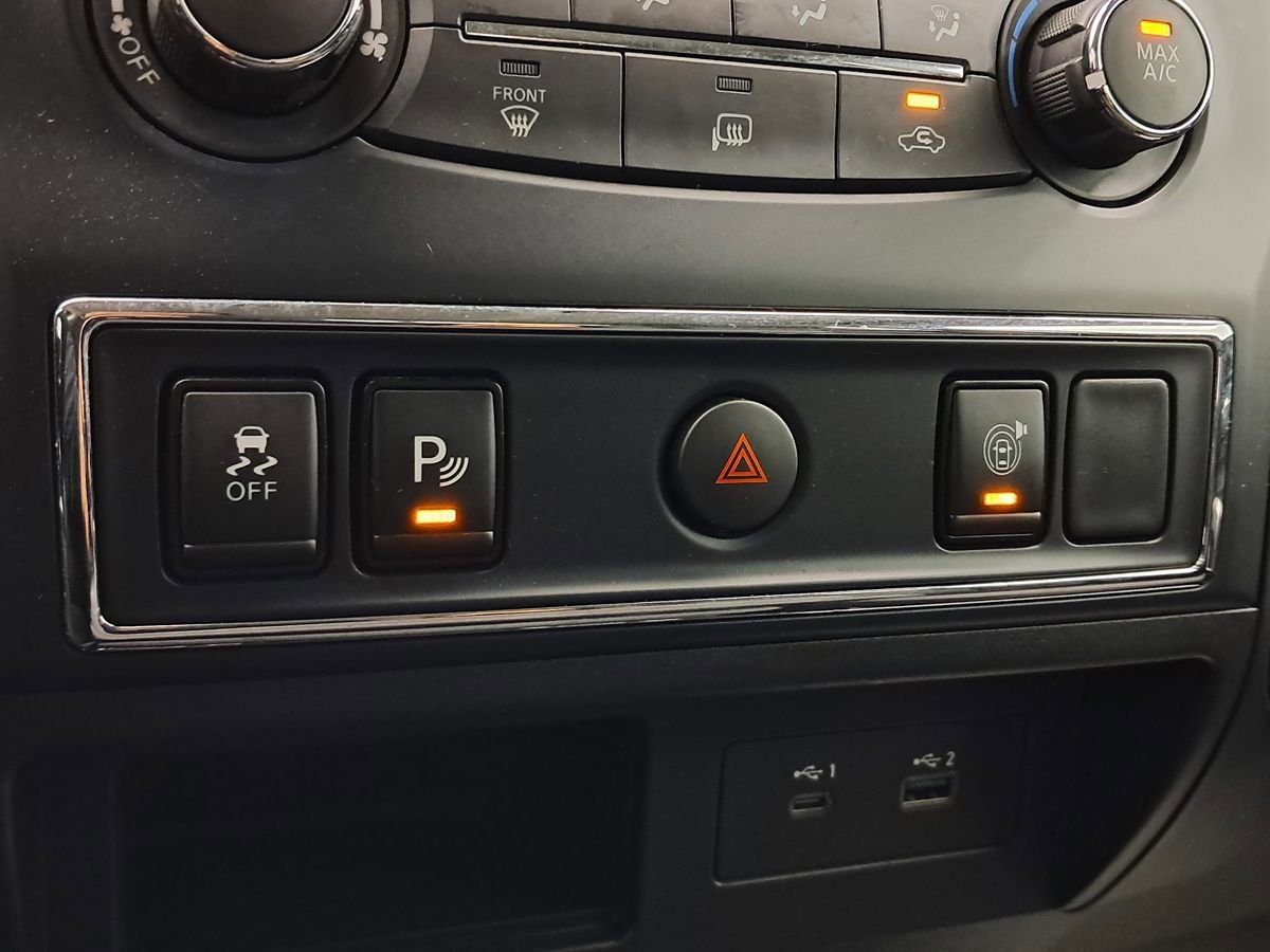 Used 2023 Nissan Titan SV image 23