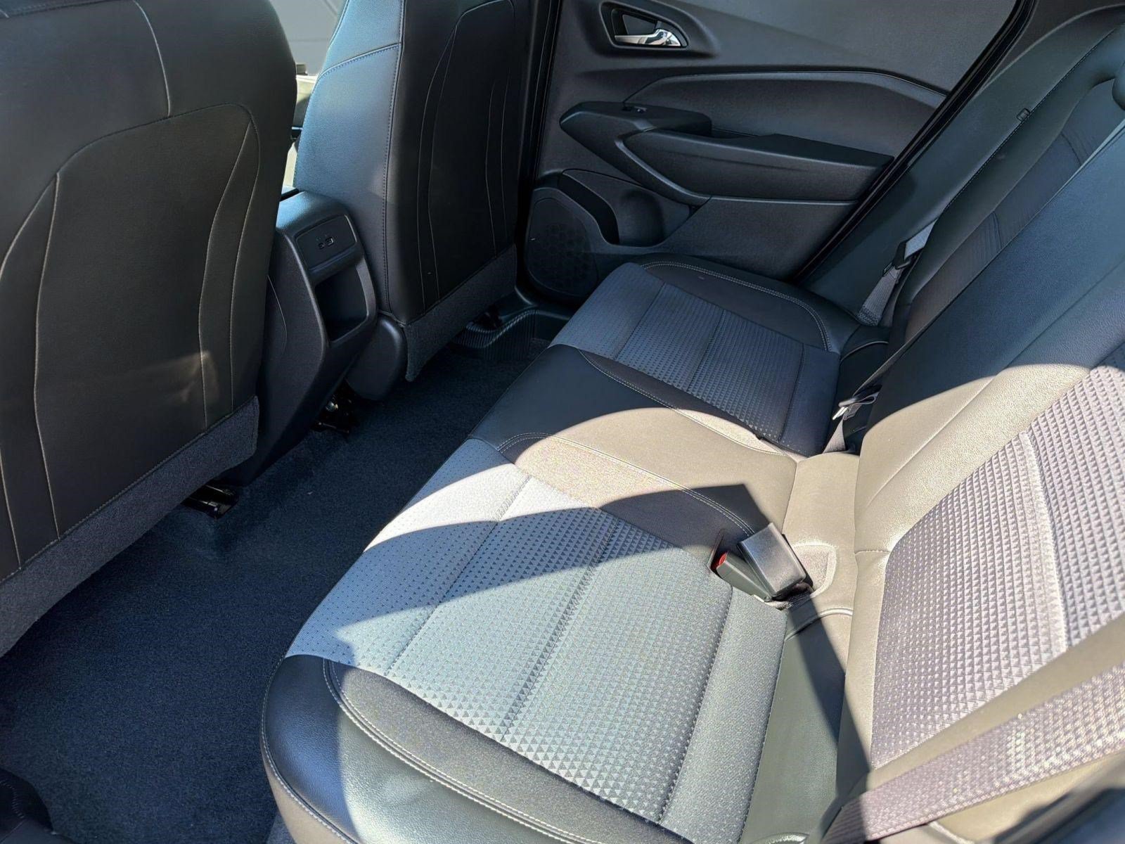 Used 2025 Chevrolet Trax LT w/ LT Convenience Package FWD image 24