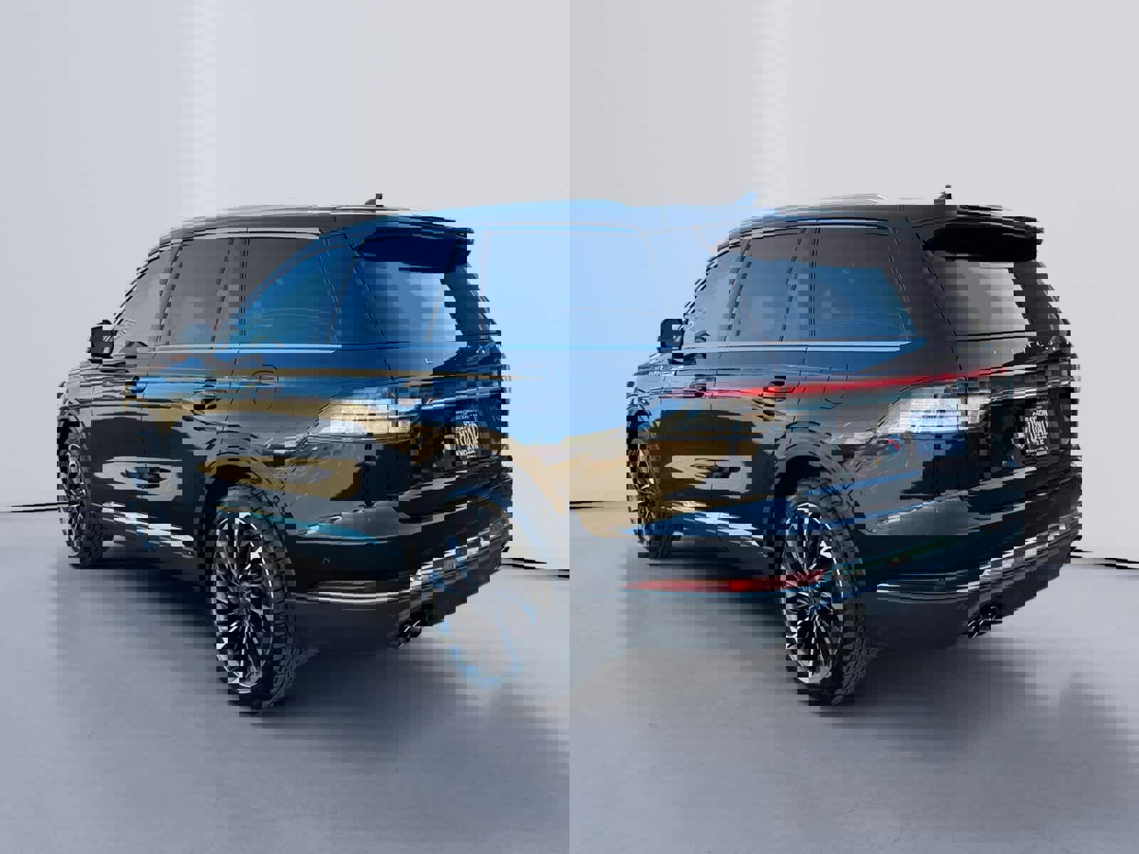 Used 2020 Lincoln Aviator Reserve w/ Equipment Group 202A image 5