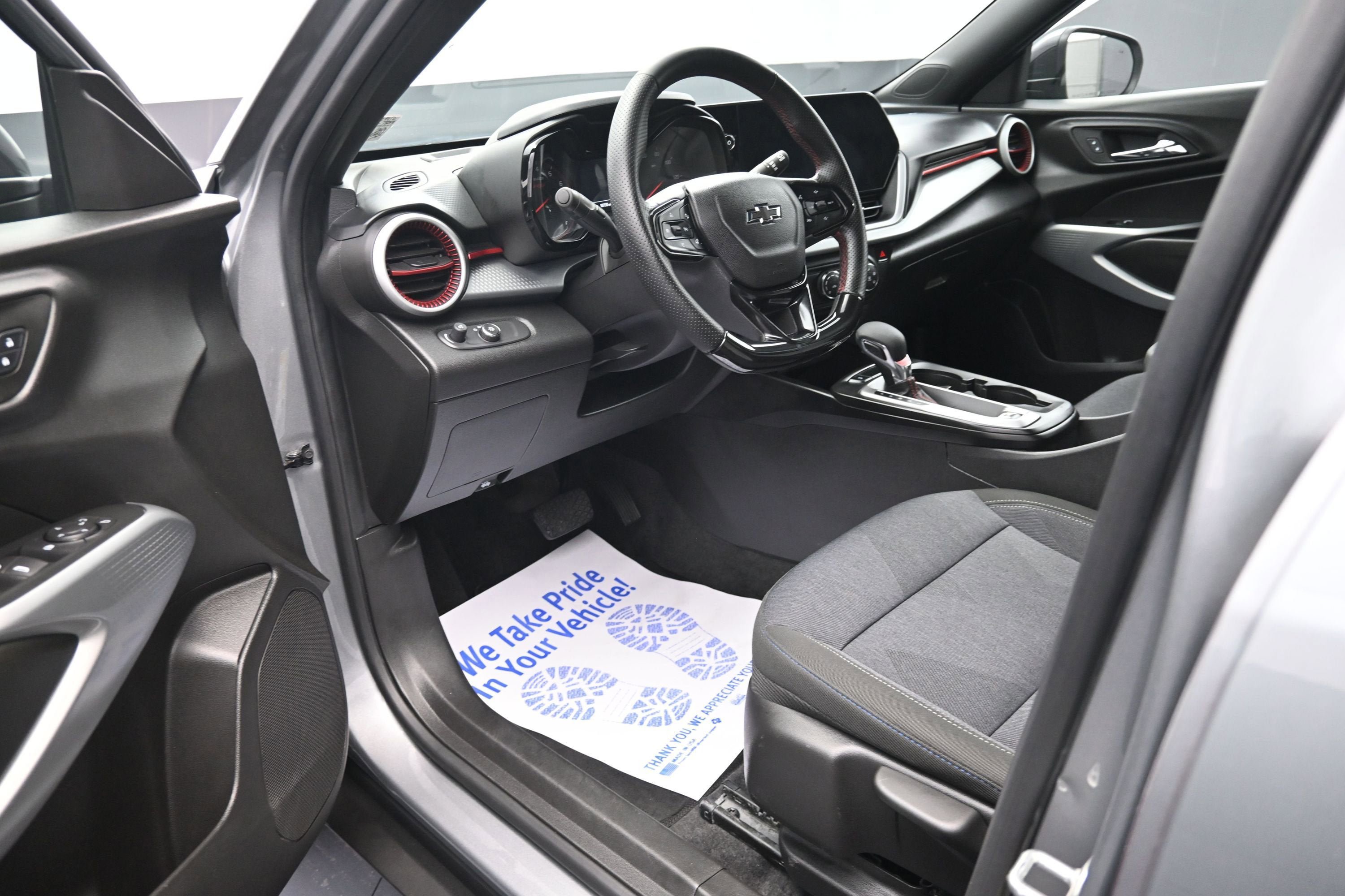 Used 2024 Chevrolet Trax RS w/ Driver Confidence Package FWD image 9
