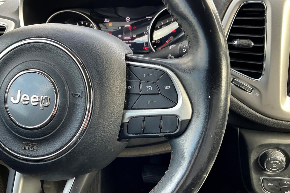 Used 2019 Jeep Compass Latitude w/ Popular Equipment Group FWD image 19