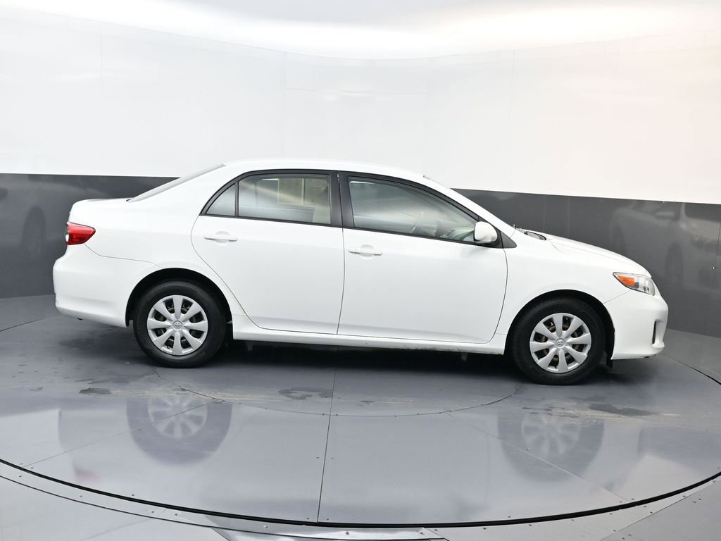 Used 2011 Toyota Corolla LE image 2