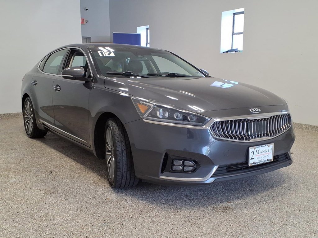 Used 2017 Kia Cadenza Technology FWD image 3