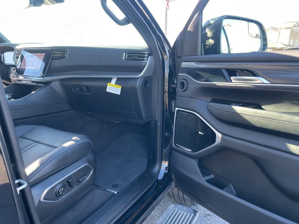 New 2024 Jeep Wagoneer L Series III w/ Premium Group I image 40