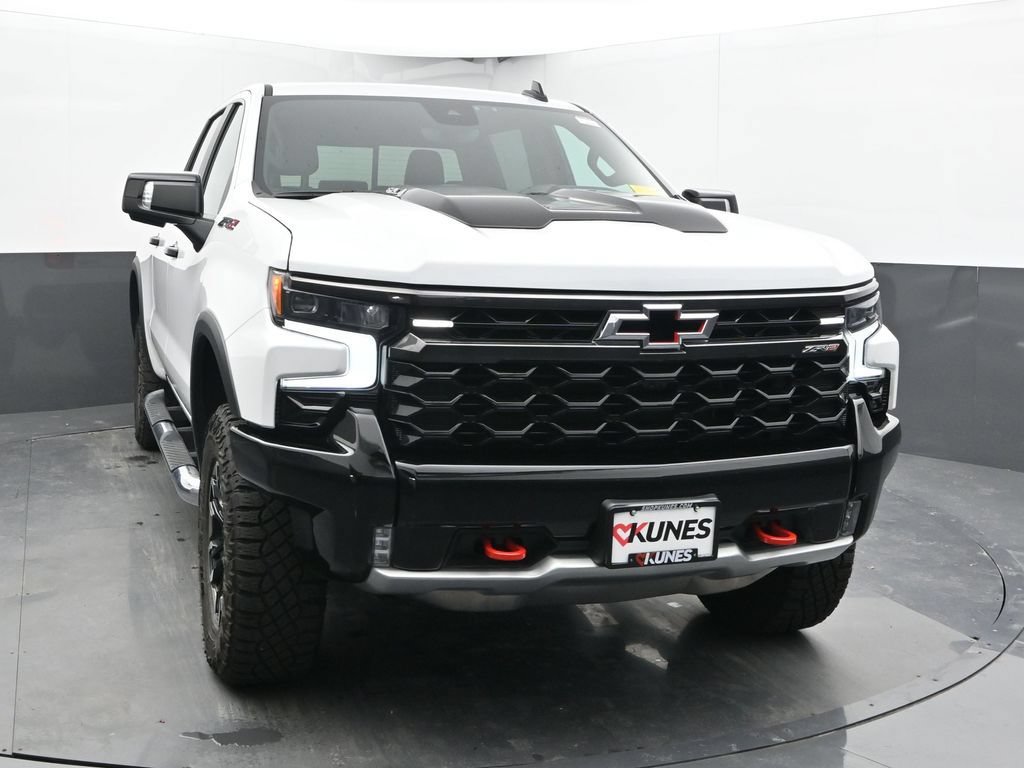 Used 2024 Chevrolet Silverado 1500 ZR2 w/ Technology Package AWD/4WD image 3
