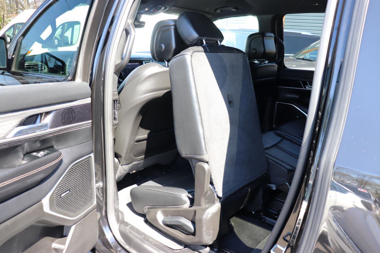 Used 2023 Jeep Wagoneer L Series II image 27