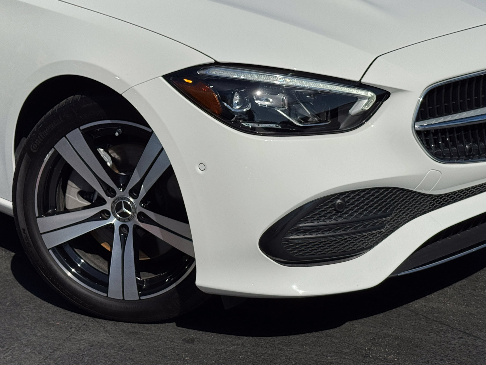 Used 2025 Mercedes-Benz C 300 4MATIC Sedan image 2