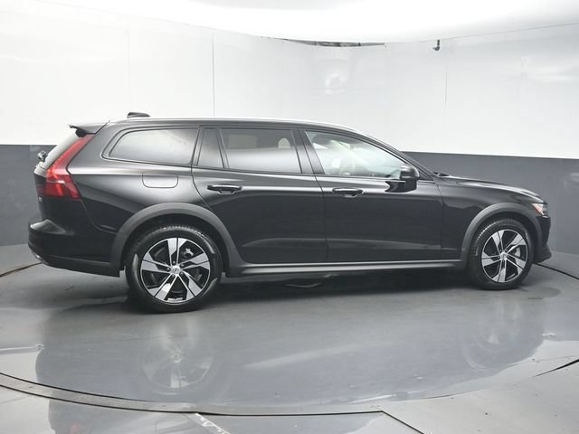 Used 2025 Volvo V60 B5 Cross Country Plus AWD/4WD image 8