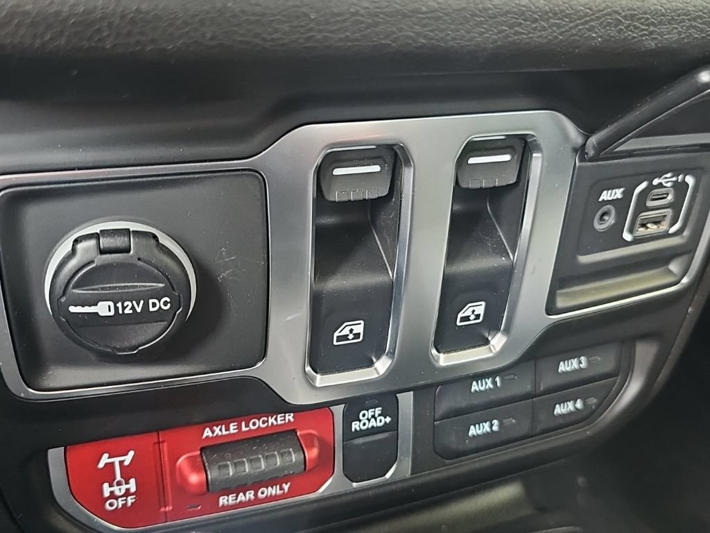 Used 2025 Jeep Wrangler Sport AWD/4WD image 13