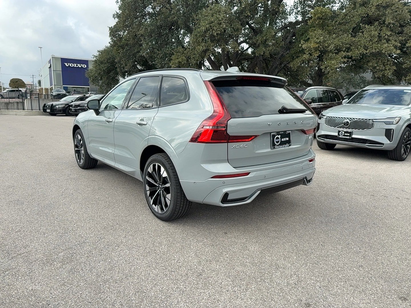 New 2026 Volvo XC60 B5 Plus w/ Protection Package AWD/4WD image 4
