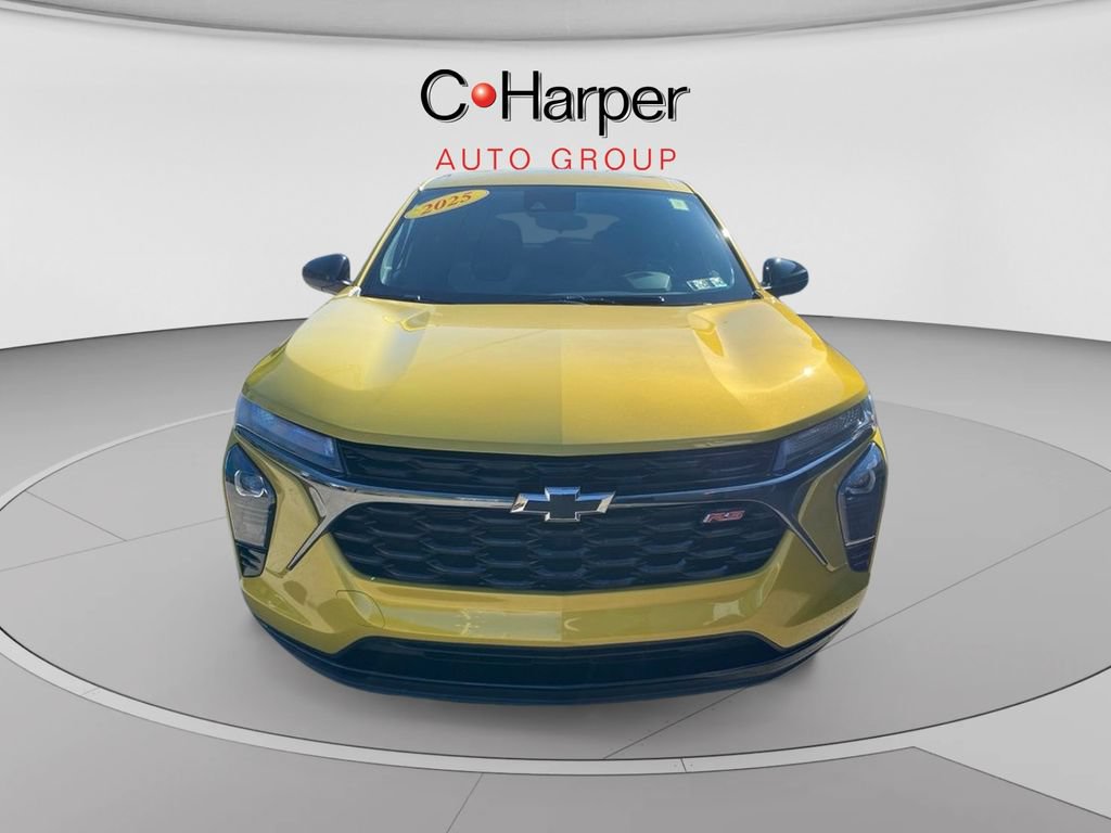 Used 2025 Chevrolet Trax RS FWD image 8