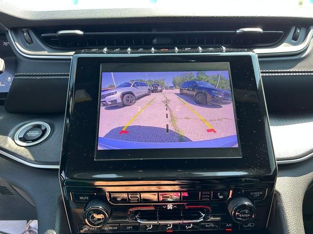 Used 2023 Jeep Grand Cherokee Altitude image 18