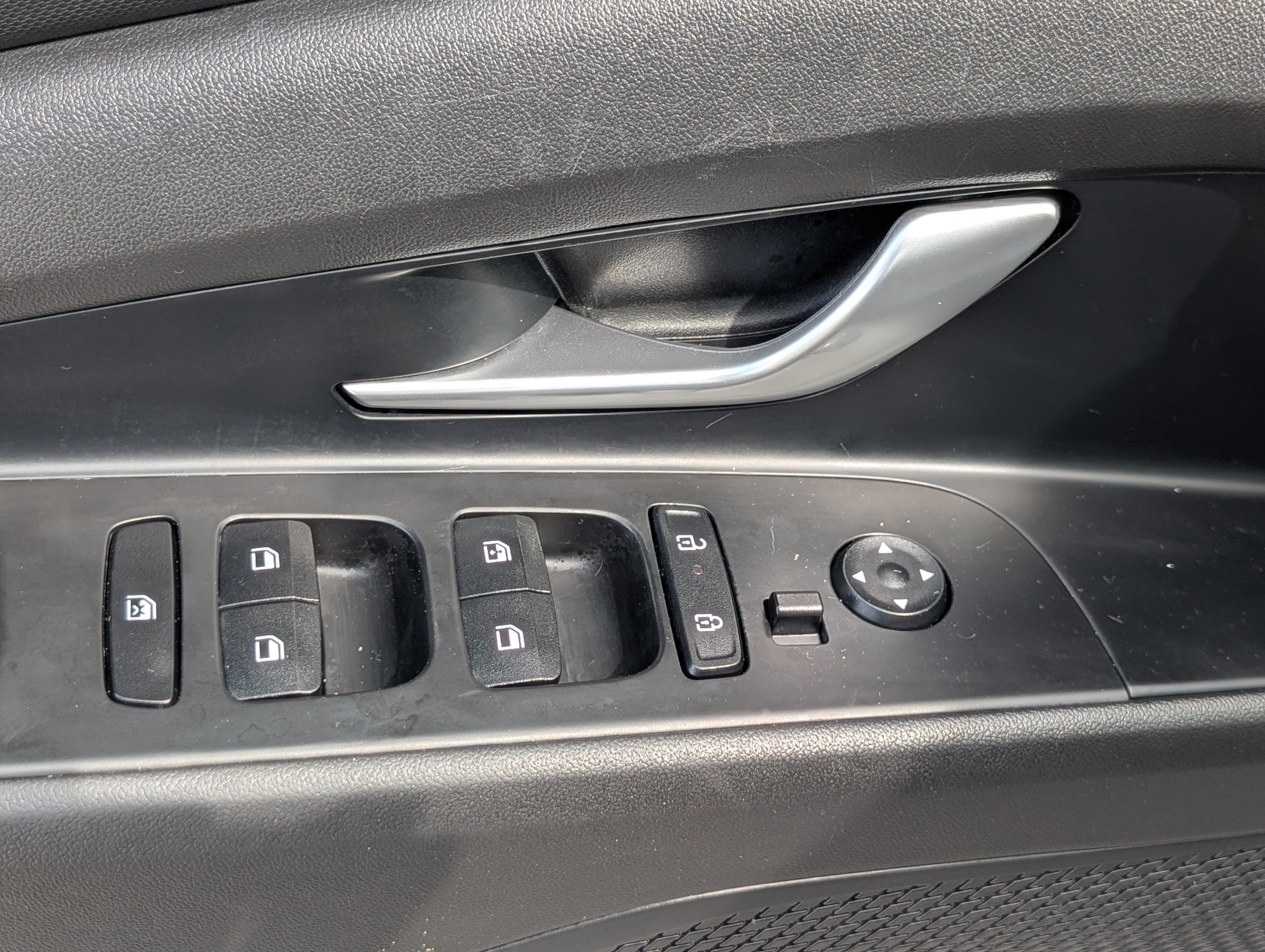 Used 2024 Hyundai Elantra SEL FWD image 17