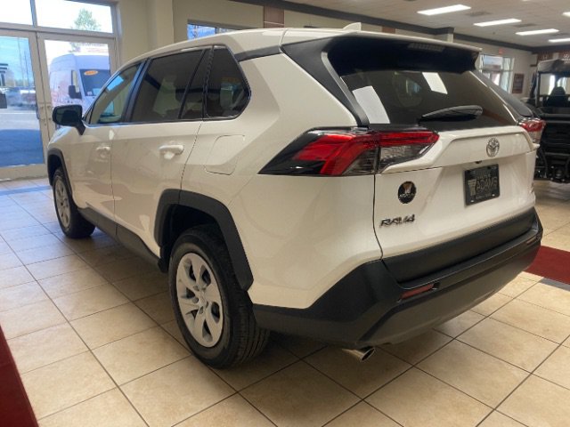 Used 2024 Toyota RAV4 LE AWD/4WD image 3