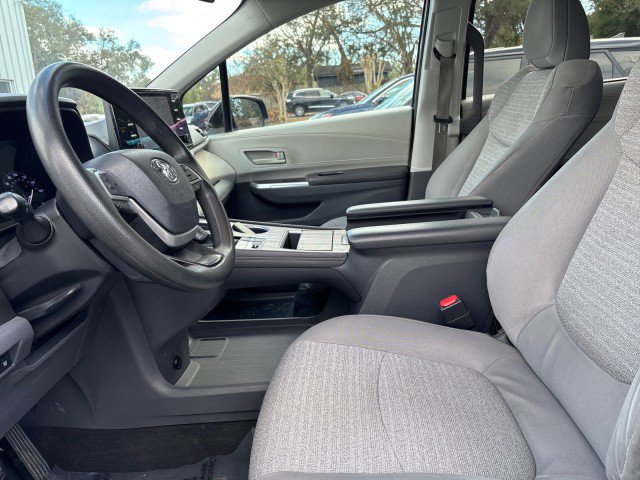Used 2021 Toyota Sienna LE image 10