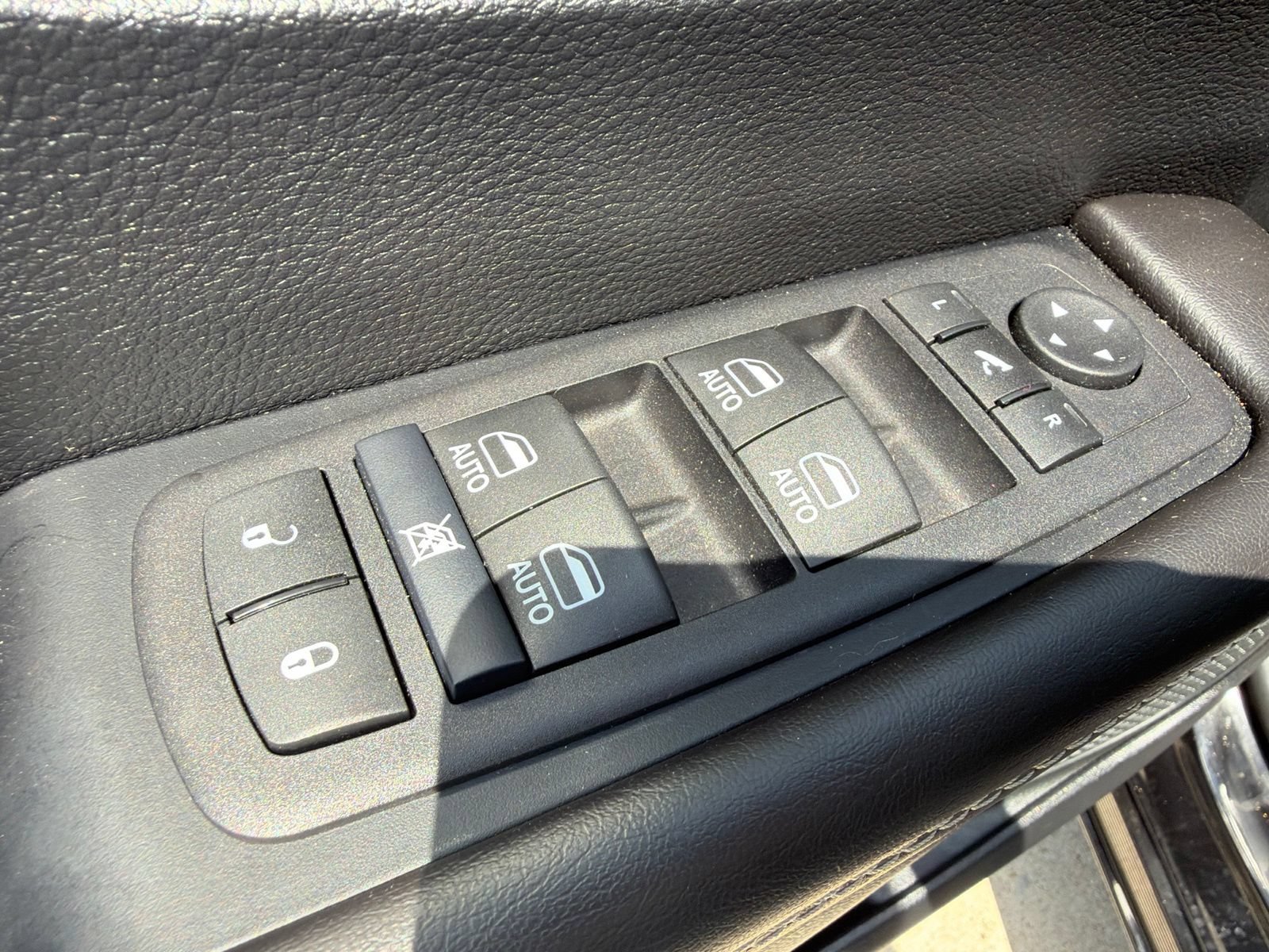 Used 2026 Chrysler Pacifica Limited FWD image 19